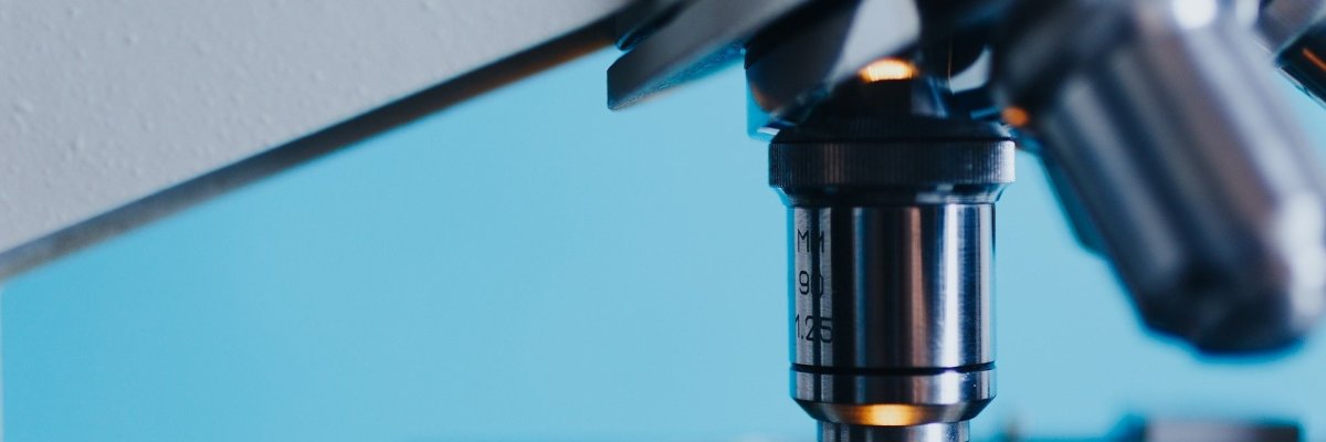 Lenses of a microscope with analysis samples