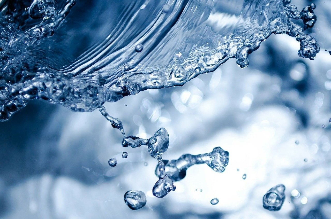 Бризки води Розбризкування води