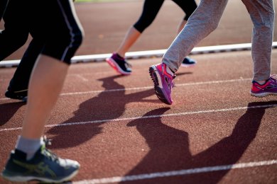 Бігуни на синтетичній доріжці