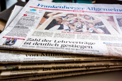 Zeitungen Zeitungen auf einem Stapel