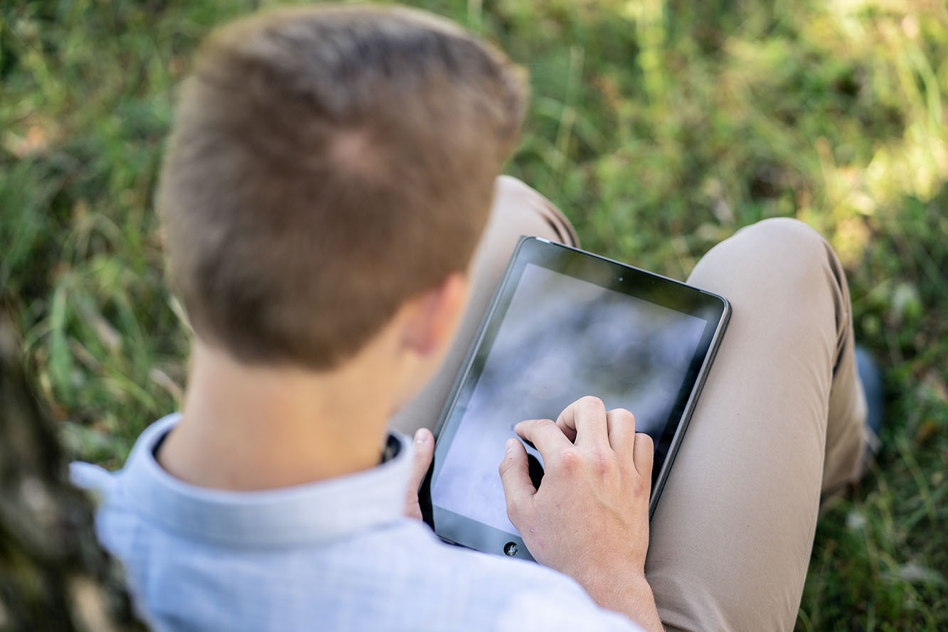 Digitalisierung Jugendlicher mit Tablet