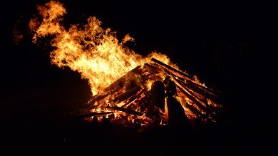 Ein Osterfeuer.