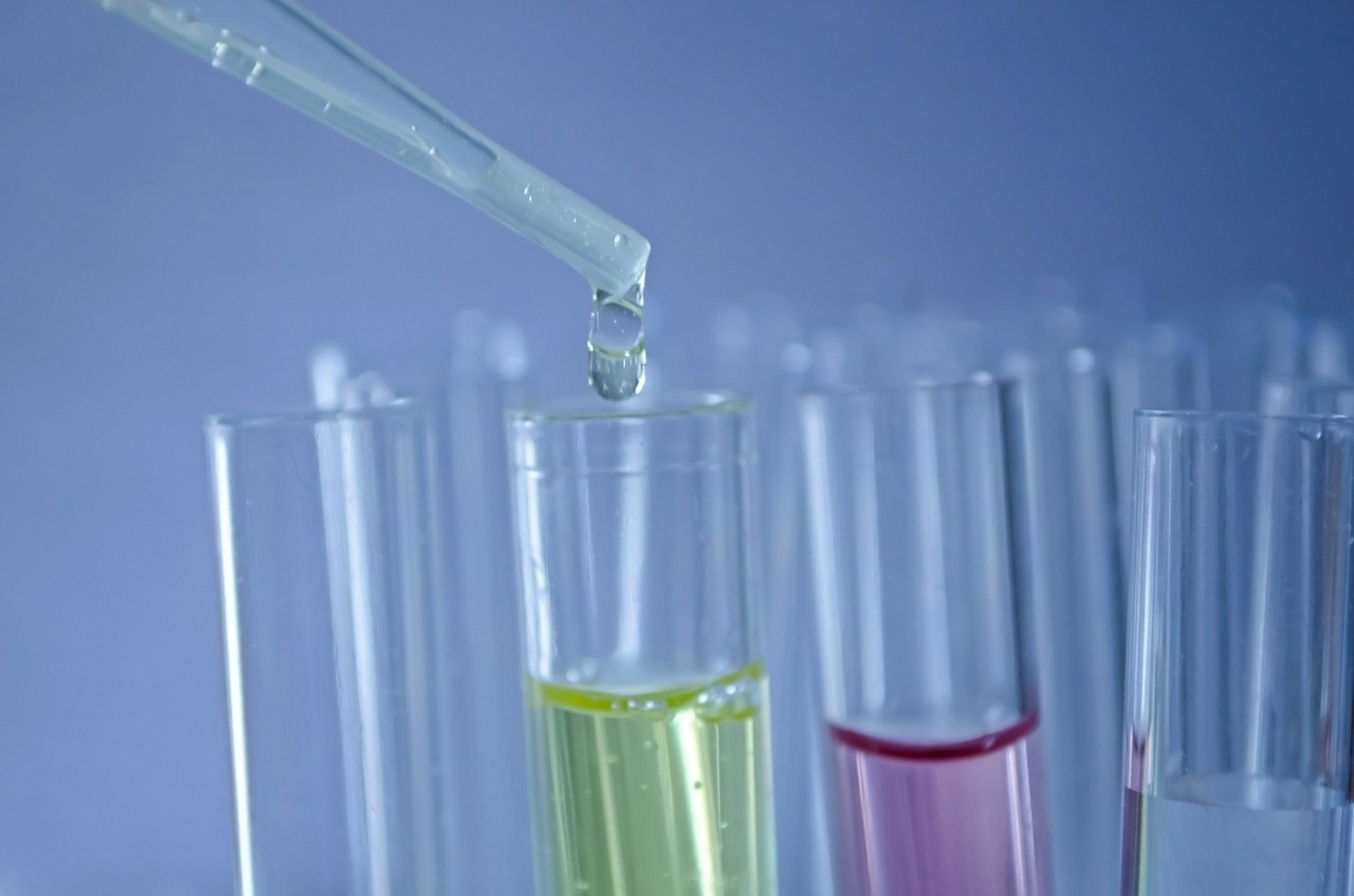 Testampullen Testampullen, die unterschiedlich farbig befüllt werden