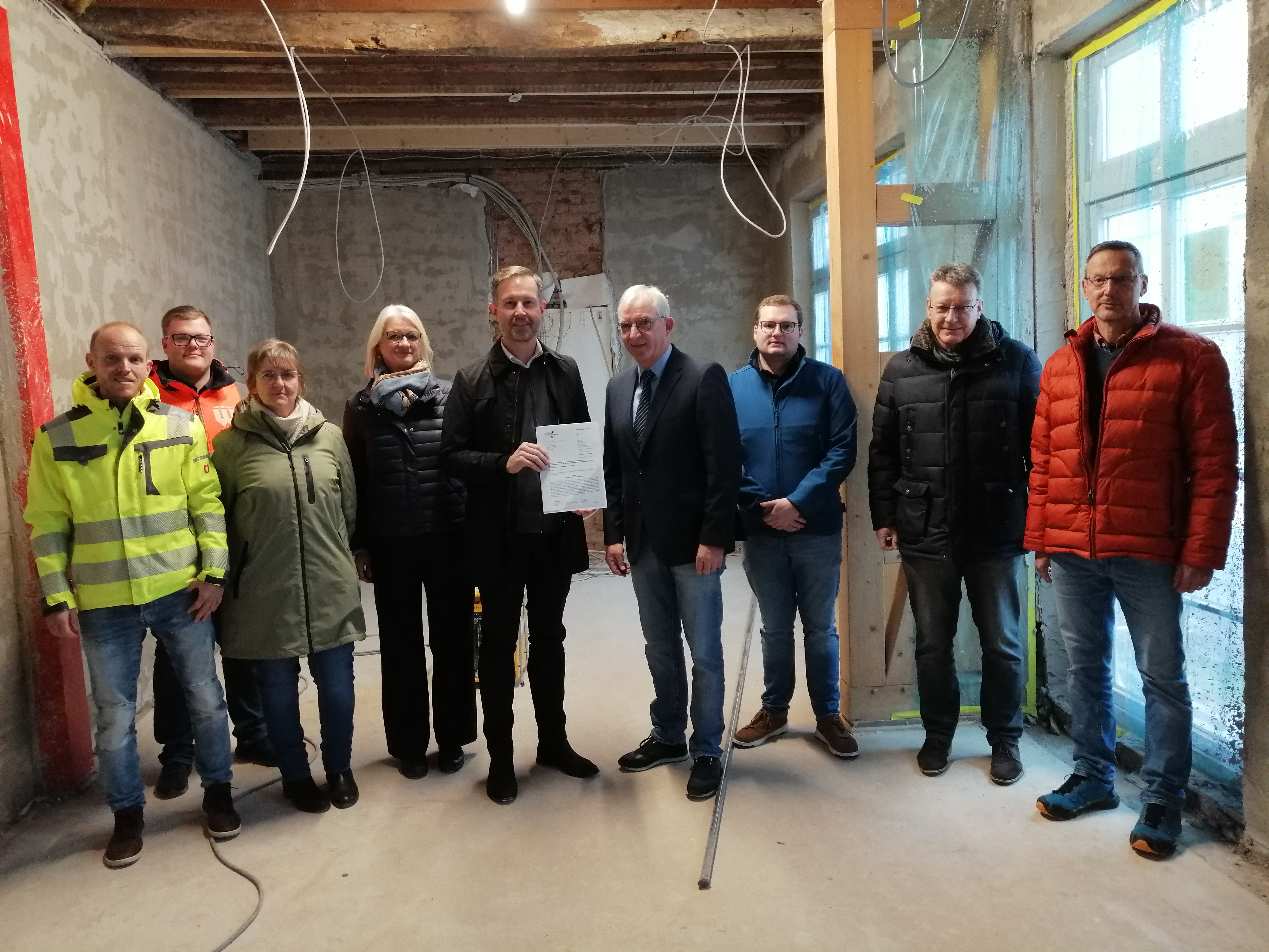 Landrat Jürgen van der Horst begrüßte die Vertreterinnen und Vertreter der UNESCO-Geoparks und der Zertifizierungsstelle zum Workshop im Rahmen ihres Besuchs im heimischen Geopark GrenzWelten.