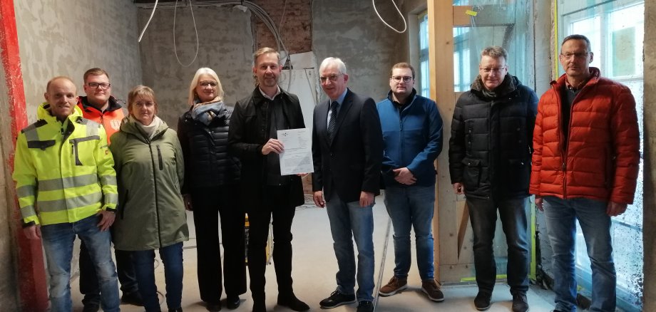 Landrat Jürgen van der Horst begrüßte die Vertreterinnen und Vertreter der UNESCO-Geoparks und der Zertifizierungsstelle zum Workshop im Rahmen ihres Besuchs im heimischen Geopark GrenzWelten.